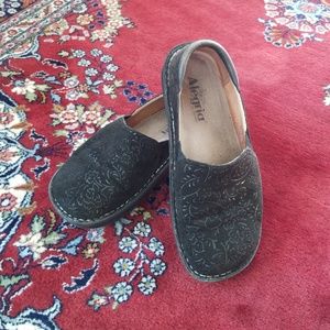 Algeria nursing shoes